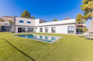 Haus in Sant Esteve Sesrovires. Casa de obra nueva con diseño contemporáneo, eficiencia energéti