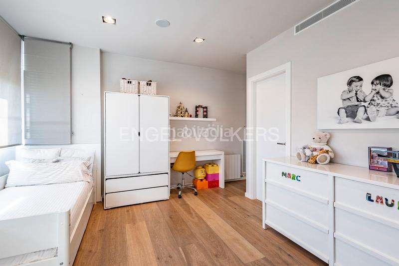 Foto 242f6e4e-e064-4529-83e7-cb953df992c3. Alquiler apartamento gran piso con piscina y vistas en tres torres junto sarria en Barcelona