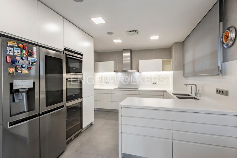 Foto 437147d5-d3b7-4752-8ef0-c42de7369665. Alquiler apartamento gran piso con piscina y vistas en tres torres junto sarria en Barcelona