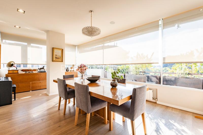 Foto abd92cc9-7392-4066-8054-7821eadba4bb. Alquiler apartamento gran piso con piscina y vistas en tres torres junto sarria en Barcelona