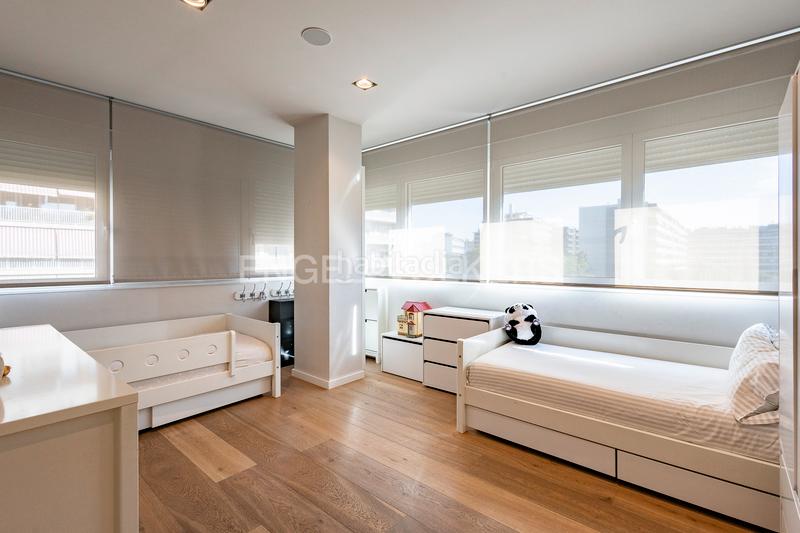 Foto e3a50f6c-722a-49f7-8307-9c09518993ef. Alquiler apartamento gran piso con piscina y vistas en tres torres junto sarria en Barcelona