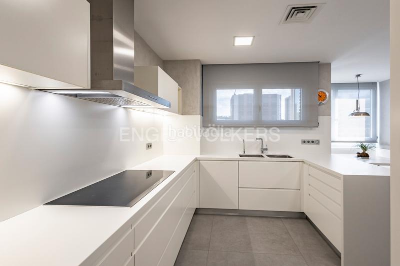 Foto 0dcfdbc3-c2ea-45eb-b3c1-2eb528171601. Lloguer apartament amb calefacció aparcament piscina a Barcelona