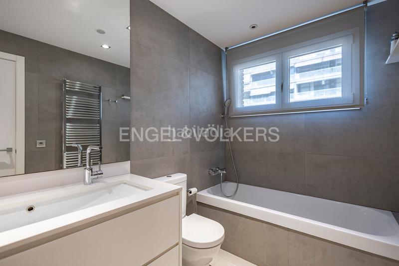 Foto f16c210f-f404-4395-b6d1-53331aef605b. Miete appartement mit heizung parking pool in Pedralbes Barcelona