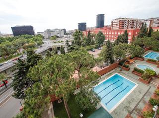 Rent Apartment in Pedralbes. Gran piso con piscina y vistas en tres torres junto sarria