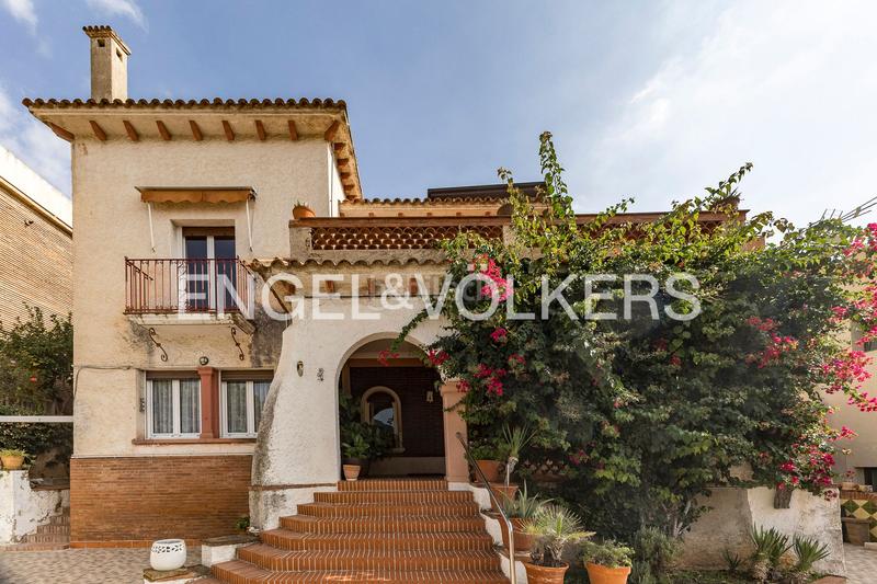 Foto 4ca94f95-aedf-4403-998d-1ca9d131c18b. Casa exquisita residencia en vallcarcapenitents, gràcia, en Barcelona