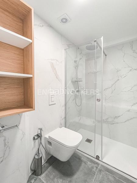 Foto f35bcb4e-ec7f-4d2d-993a-6fb08877e08d. Location duplex avec chauffage dans La Salut Barcelona