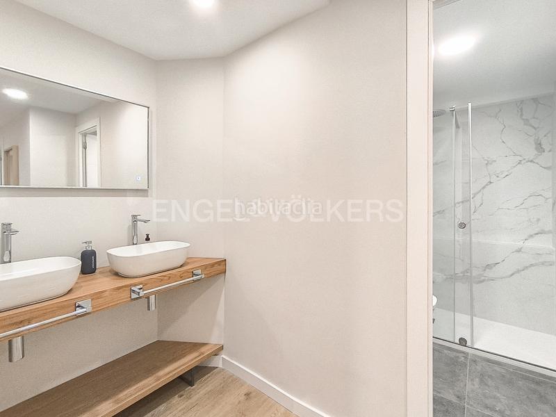 Foto 38f1dc2c-f604-4bb2-84bd-87c1e62d3aa5. Miete zweistöckige wohnung mit heizung in La Salut Barcelona