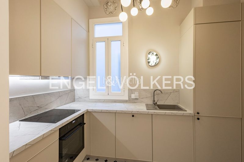 Foto 10e2ebb8-aaf5-4e4b-961a-7c0164c6a05b. Pis amb calefacció a Raval Barcelona