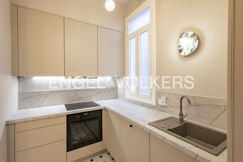 Foto c8341211-1c29-4adc-8df8-f913e236ccfe. Pis amb calefacció a Raval Barcelona