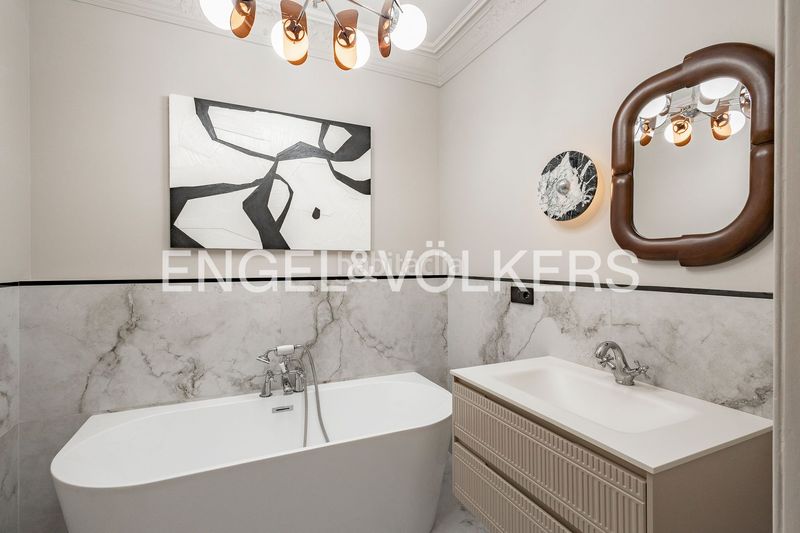 Foto e922a646-e736-4527-82e0-bc47a4f8ed0d. Pis amb calefacció a Raval Barcelona