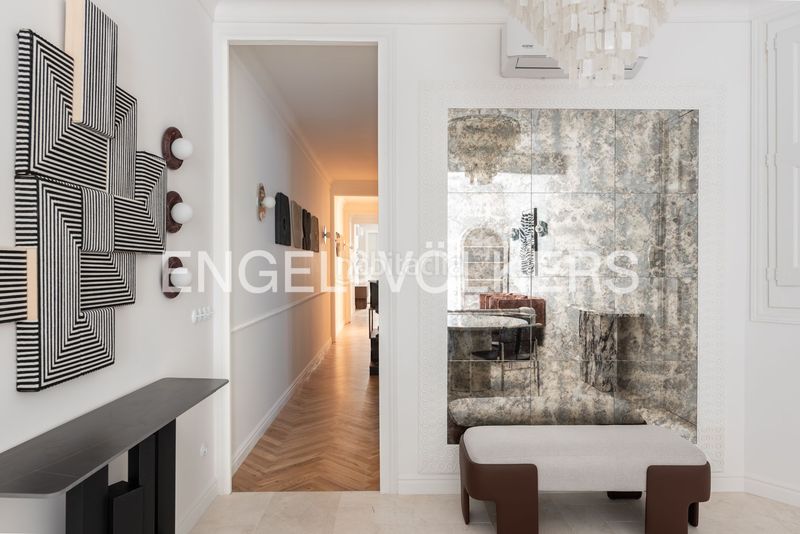 Foto f723c131-4960-4d82-a563-7b6fd14c9d60. Pis amb calefacció a Raval Barcelona