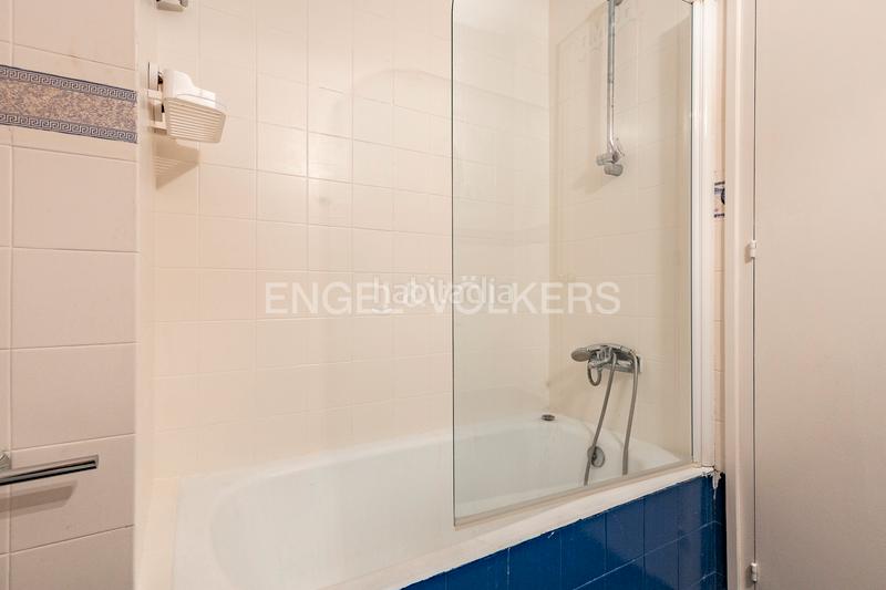 Foto 0b7c85b1-bd8f-4be0-a801-1d239dd3d6cc. Alquiler apartamento luminoso piso con terraza, zona ajardinada y parking en Pedralbes en Barcelona
