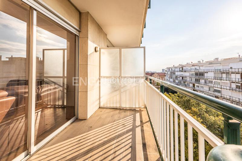Foto 314d3804-09ed-4026-850d-978e367f1473. Alquiler apartamento luminoso piso con terraza, zona ajardinada y parking en Pedralbes en Barcelona