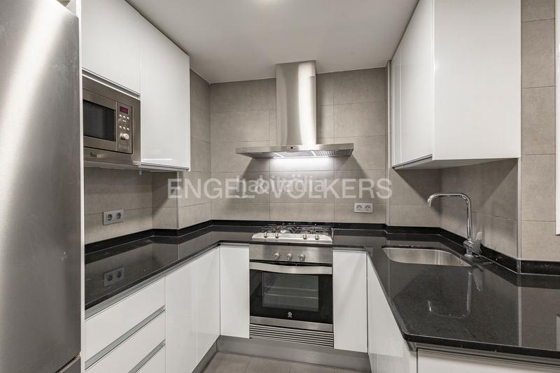 Foto 4a507012-f762-4dc4-9310-adc535e83a02. Alquiler apartamento luminoso piso con terraza, zona ajardinada y parking en Pedralbes en Barcelona