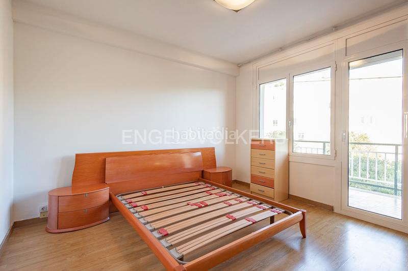 Foto 4e5f1e44-51e4-4b5f-be00-9c8b3e0984b1. Alquiler apartamento luminoso piso con terraza, zona ajardinada y parking en Pedralbes en Barcelona
