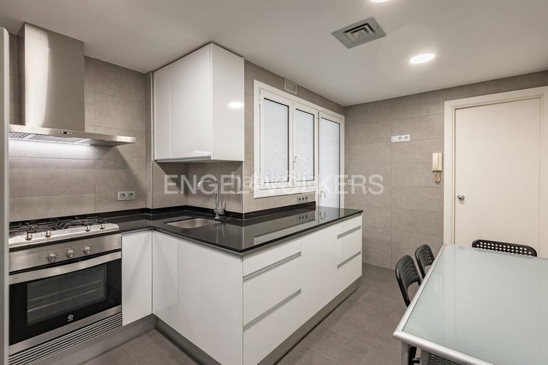 Foto 60f6931d-41c5-47a9-bd16-a03c629f2adf. Alquiler apartamento luminoso piso con terraza, zona ajardinada y parking en Pedralbes en Barcelona