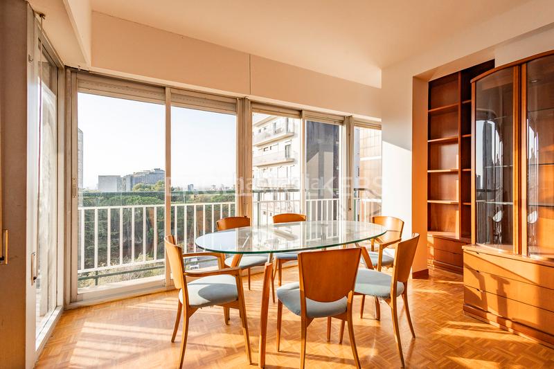 Foto e4582270-cb07-4396-882a-a93a9896abb4. Alquiler apartamento luminoso piso con terraza, zona ajardinada y parking en Pedralbes en Barcelona