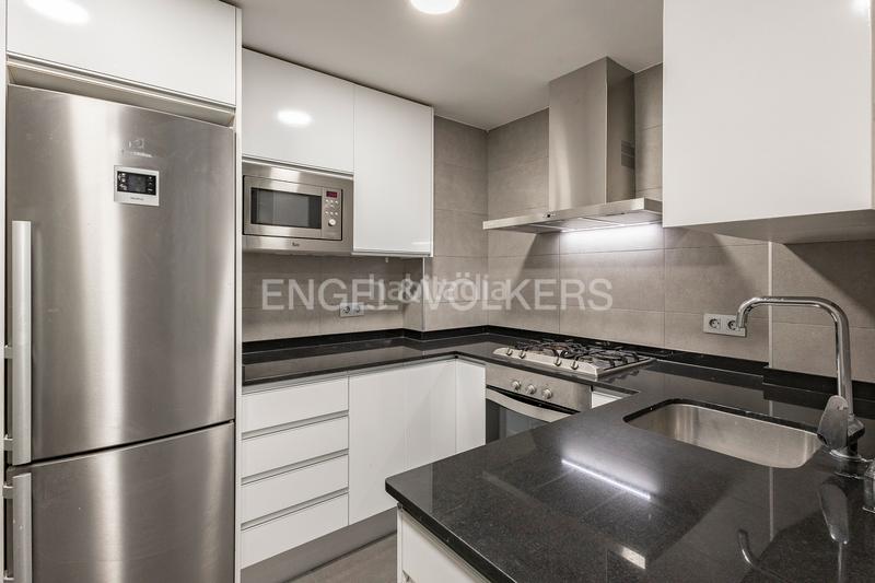 Foto 575e2b38-35c4-4568-bcbf-7c875ac6e3df. Lloguer apartament amb calefacció aparcament a Pedralbes Barcelona
