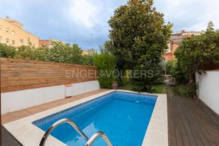 Lloguer Casa adossada a Horta. Casa espectacular con piscina y jardín en horta