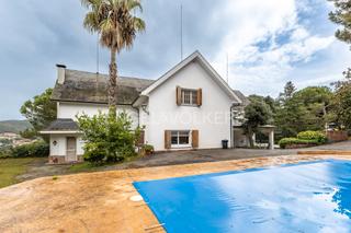 Casa en Sant Fost de Campsentelles. Magnífica unifamiliar con impresionantes vistas en sant fost de