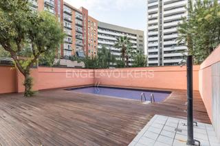 Piccolo appartamento in Provençals del Poblenou. Acogedor apartamento de 2 dormitorios con piscina y garaje en ed