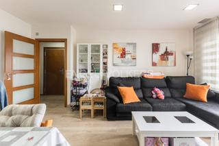 Apartament a Provençals del Poblenou. Acogedor apartamento de 2 dormitorios con piscina y garaje en ed