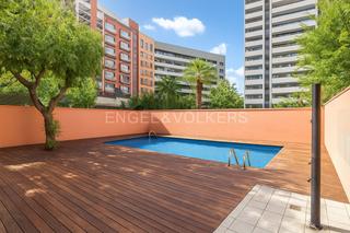 Piccolo appartamento in Provençals del Poblenou. Acogedor apartamento de 2 dormitorios con piscina y garaje en ed