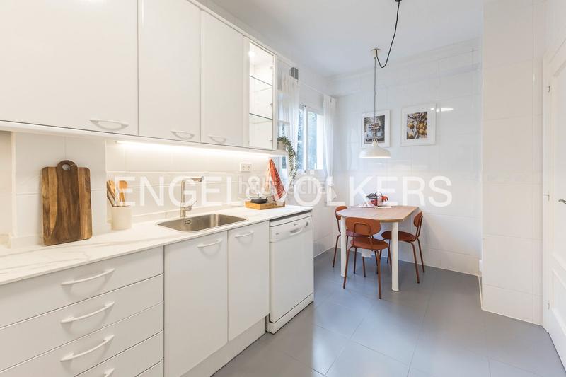 Foto 864982d1-759f-4ab2-97ba-7efbcd4f634f. Alquiler casa adosada exclusiva vivienda de temporada en gràcia con terraza en Barcelona