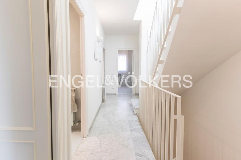 Foto 98aac376-12d8-4595-99ea-b8c7148df6f0. Alquiler casa adosada exclusiva vivienda de temporada en gràcia con terraza en Barcelona