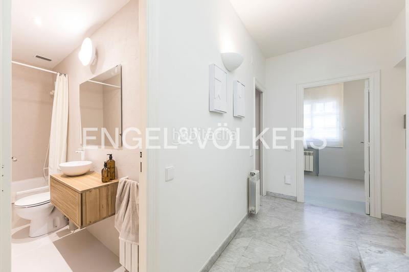 Foto a15229c4-eb23-4fa6-bb31-04f4ecf93603. Alquiler casa adosada exclusiva vivienda de temporada en gràcia con terraza en Barcelona