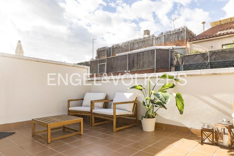 Foto c57cf51b-709c-46c4-80a3-b6cc2a004d5e. Alquiler casa adosada exclusiva vivienda de temporada en gràcia con terraza en Barcelona