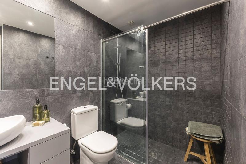 Foto de4ed8cb-1dda-47de-b3e1-8587f6d70919. Alquiler casa adosada exclusiva vivienda de temporada en gràcia con terraza en Barcelona