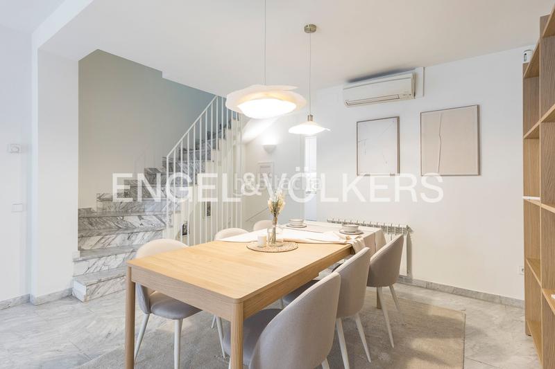 Foto 54a8f64b-61fd-40ea-a330-13dbdca39d86. Rent semi detached house with heating parking in Vila de Gràcia Barcelona