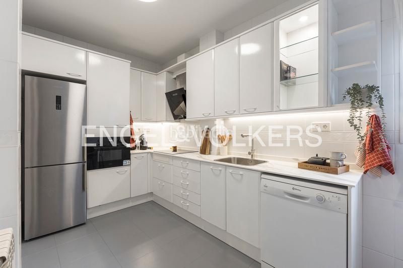 Foto abbda36e-5eea-4fd5-b749-837d572cf13e. Rent semi detached house with heating parking in Vila de Gràcia Barcelona