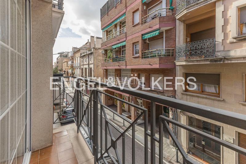 Foto b1f0c5c9-1b8f-4b79-9de8-671857ddcb33. Rent semi detached house with heating parking in Vila de Gràcia Barcelona