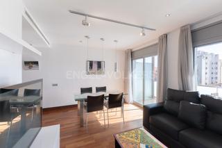 Piccolo appartamento in Sagrada Família. Piso alto y luminoso con balcón grande en eixample
