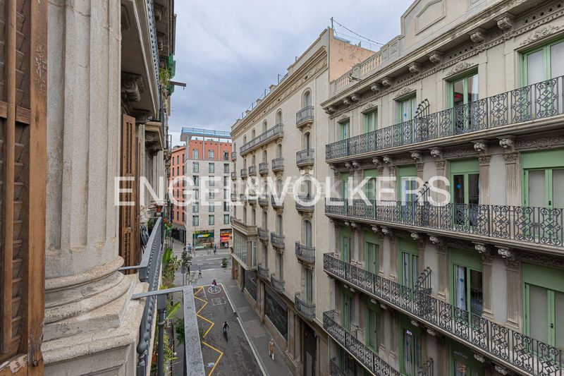 Foto bef665fe-0c04-4342-a5ee-3e2f84b5dc15. Pis amb calefacció a Raval Barcelona