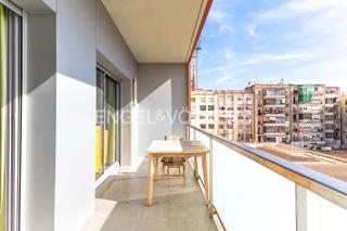 Piccolo appartamento in Sagrada Família. Piso alto y luminoso con balcón grande en eixample