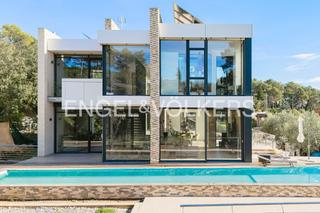 Casa in Begues. Diseño, confort y sostenibilidad casa de lujo en begues