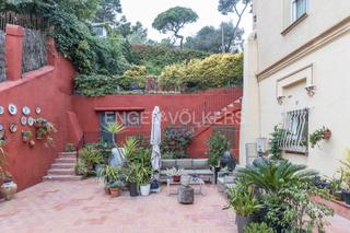 Reihenhaus in Vallvidrera - Tibidabo - Les Planes. Preciosa casa señorial con jardín y piscina en el centro de vall