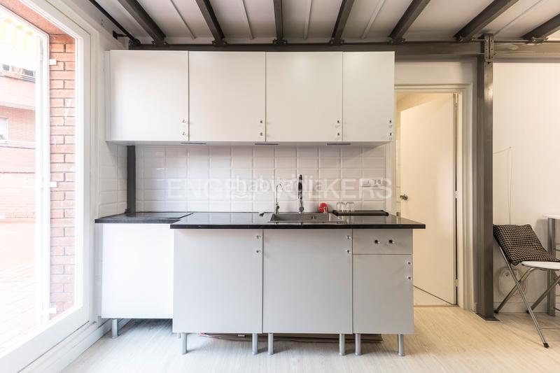 Foto 3e478671-b02e-40ea-ba24-a085a47e0ff2. Alquiler loft encantador loft con terraza privada en Barcelona