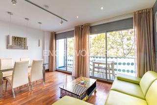 Apartament a Sagrada Famlia. Piso alto y luminoso con balcn grande en eixample