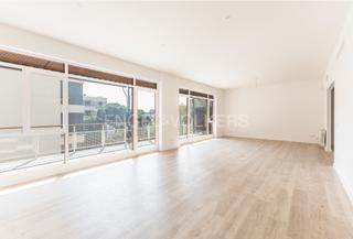 Apartment in Tres Torres. Magnífico piso reformado con terraza y dos plazas de garaje en p