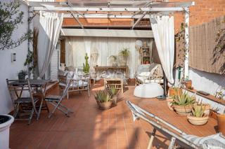 Lloguer Dúplex a Dreta de l´Eixample. Áticoduplex con preciosa terraza privada en calle peatonal
