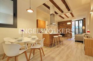 Apartament a La Nova Esquerra de l´Eixample. Precioso principal reformado con terraza en diputació, eixample