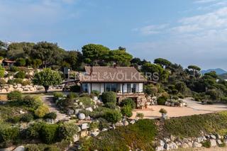Haus in Urbanitzacions. Exclusiva propiedad con vistas al mar y parcela doble en plena n