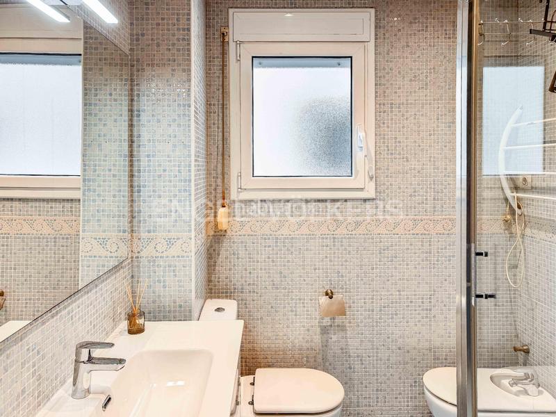 Foto 0cf1fbca-bc97-4a90-a261-9b61192ad766. Alquiler apartamento luminoso y espacioso piso completamente equipado en eixample dreta en Barcelona