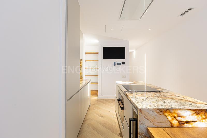 Foto 010a05f8-e152-4372-a3d9-22d34895fcec. Alquiler apartamento piso de lujo temporal en la esquerra del eixample en Barcelona