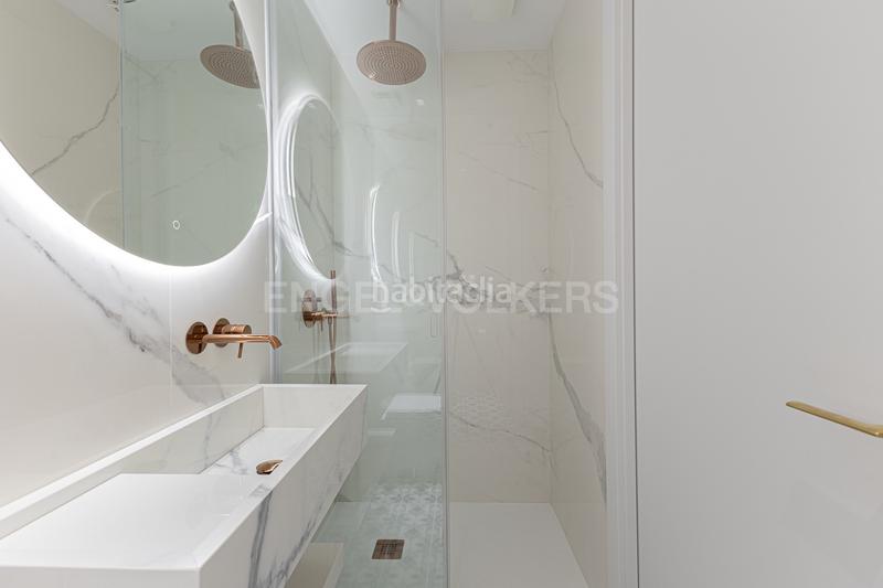 Foto 9e753cea-4e42-46bd-8c4d-a052c25f62f6. Alquiler apartamento piso de lujo temporal en la esquerra del eixample en Barcelona