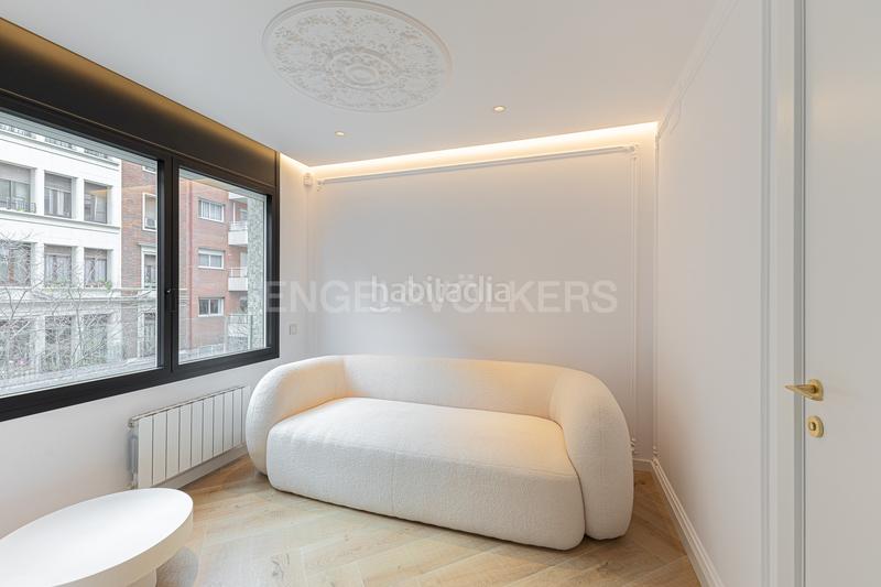 Foto d9bb7ac2-119a-43f1-b8dd-ab091655ce7f. Alquiler apartamento piso de lujo temporal en la esquerra del eixample en Barcelona